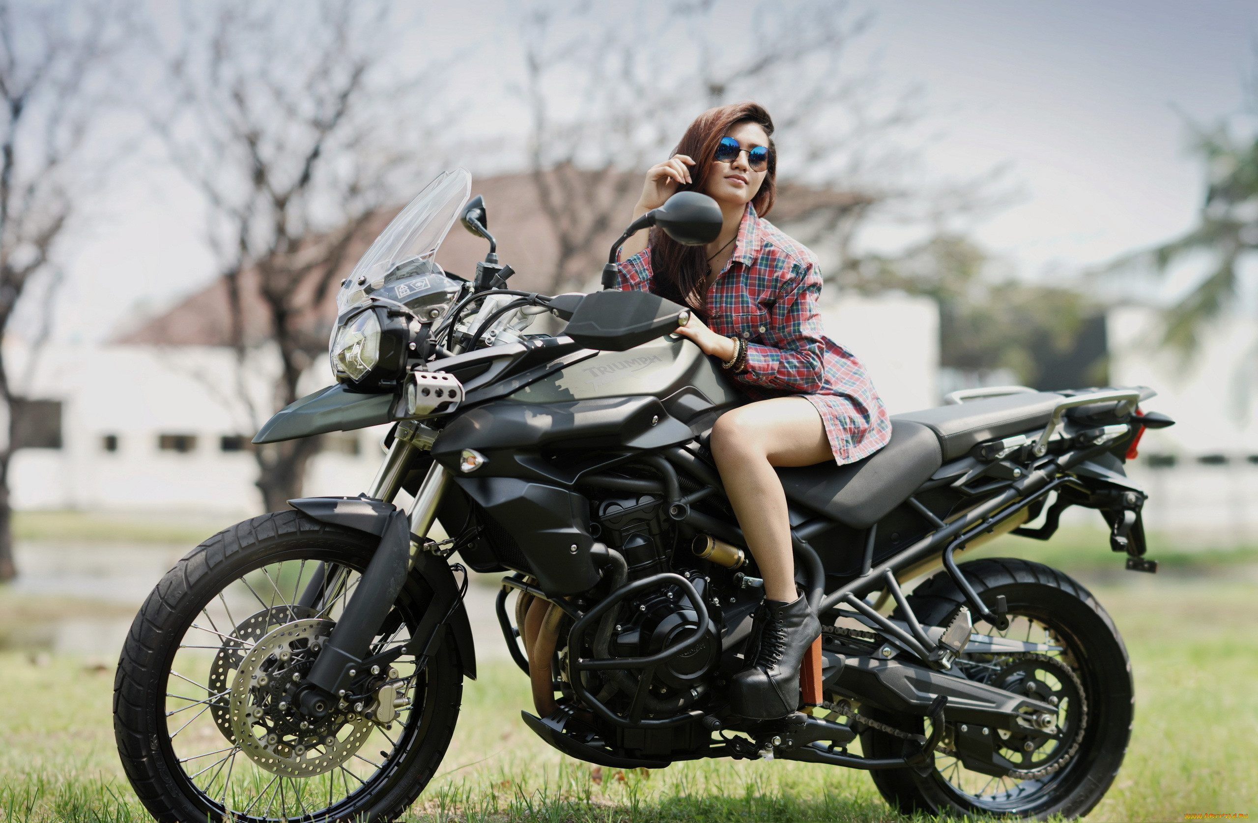Про девушку на мотоцикле. Мото девушки. Красивые девушки на мотоциклах. Баба на мотоцикле. Фотосессия на мотоцикле девушки.